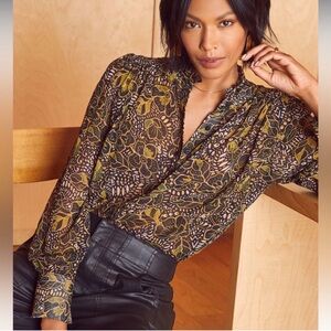 Evereve Caroline Chiffon Button Down Blouse NWT New Size M $88